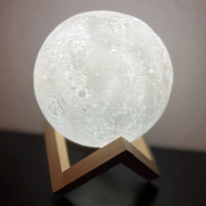 3D Mondlampe mit realistischer Mondoberfläche und warmem LED-Licht